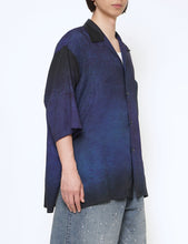 Load image into Gallery viewer, NAVY GRADATION PRINTED OPEN COLLAR SHIRT
