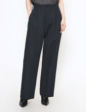 Load image into Gallery viewer, OCEAN NAVY 2TUCK WIDE GURKHA TROUSERS

