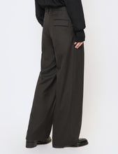 Load image into Gallery viewer, DARK CHARCOAL TWO TUCKS WIDE TROUSERS
