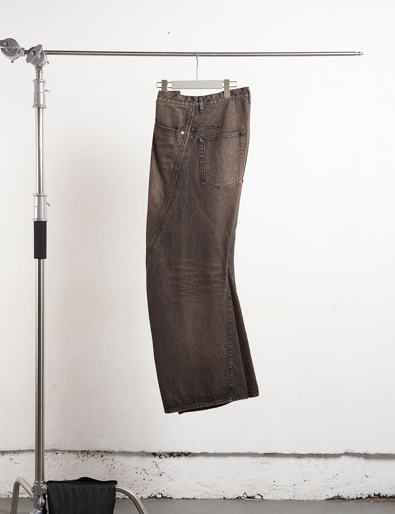 NVRFRGT MUD FADED BLACK 3D TWISTED WIDE LEG JEANS SS26
