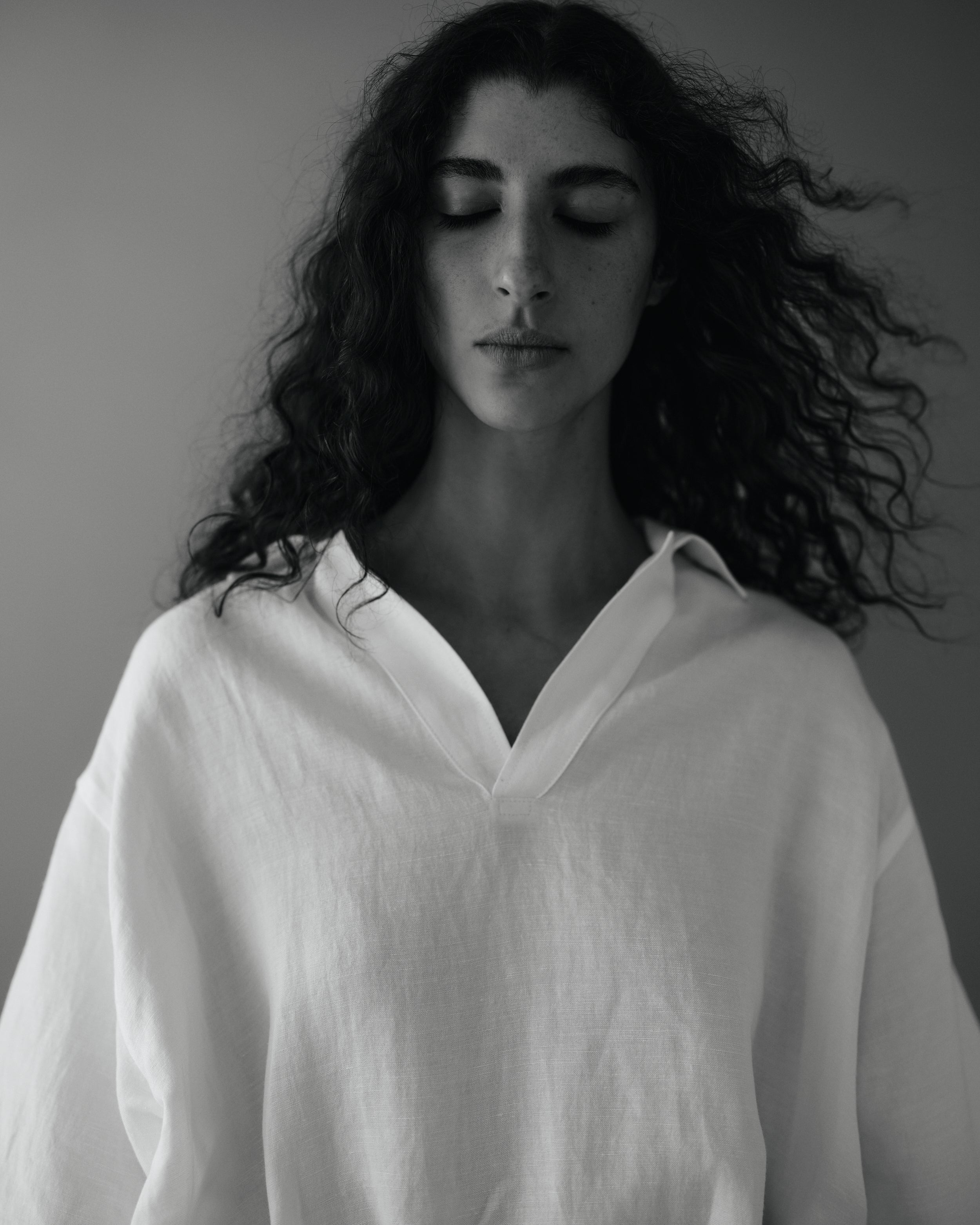 WHITE LINEN SKIPPER POLO SHIRT