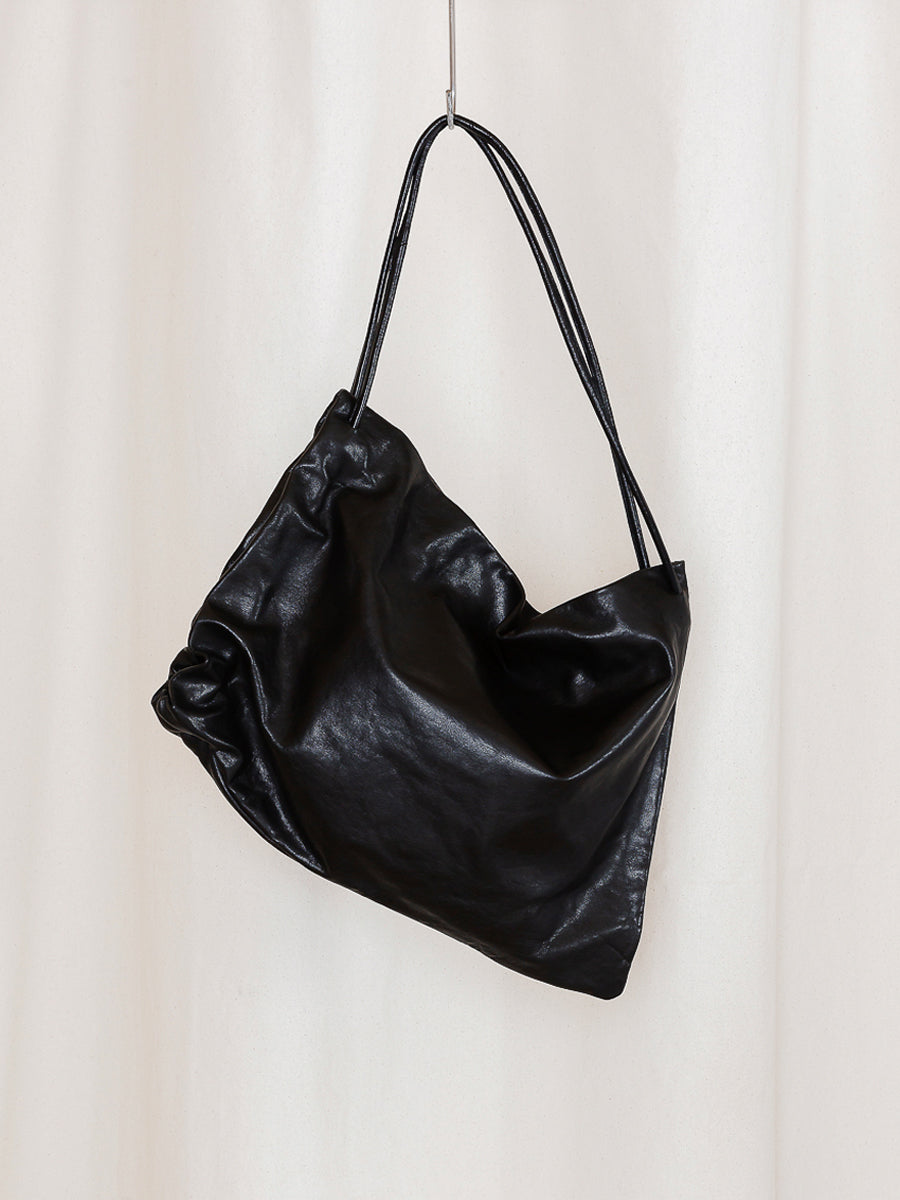 BLACK LEATHER GATHERED CROSSED BAG