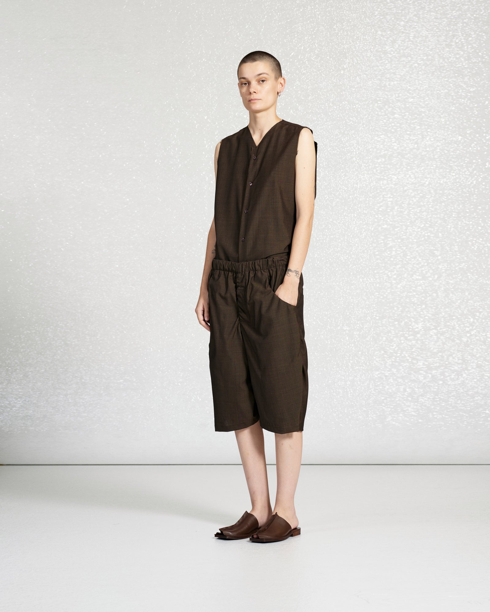 BLACK SUMMER WOOL SLEEVELESS SHIRT