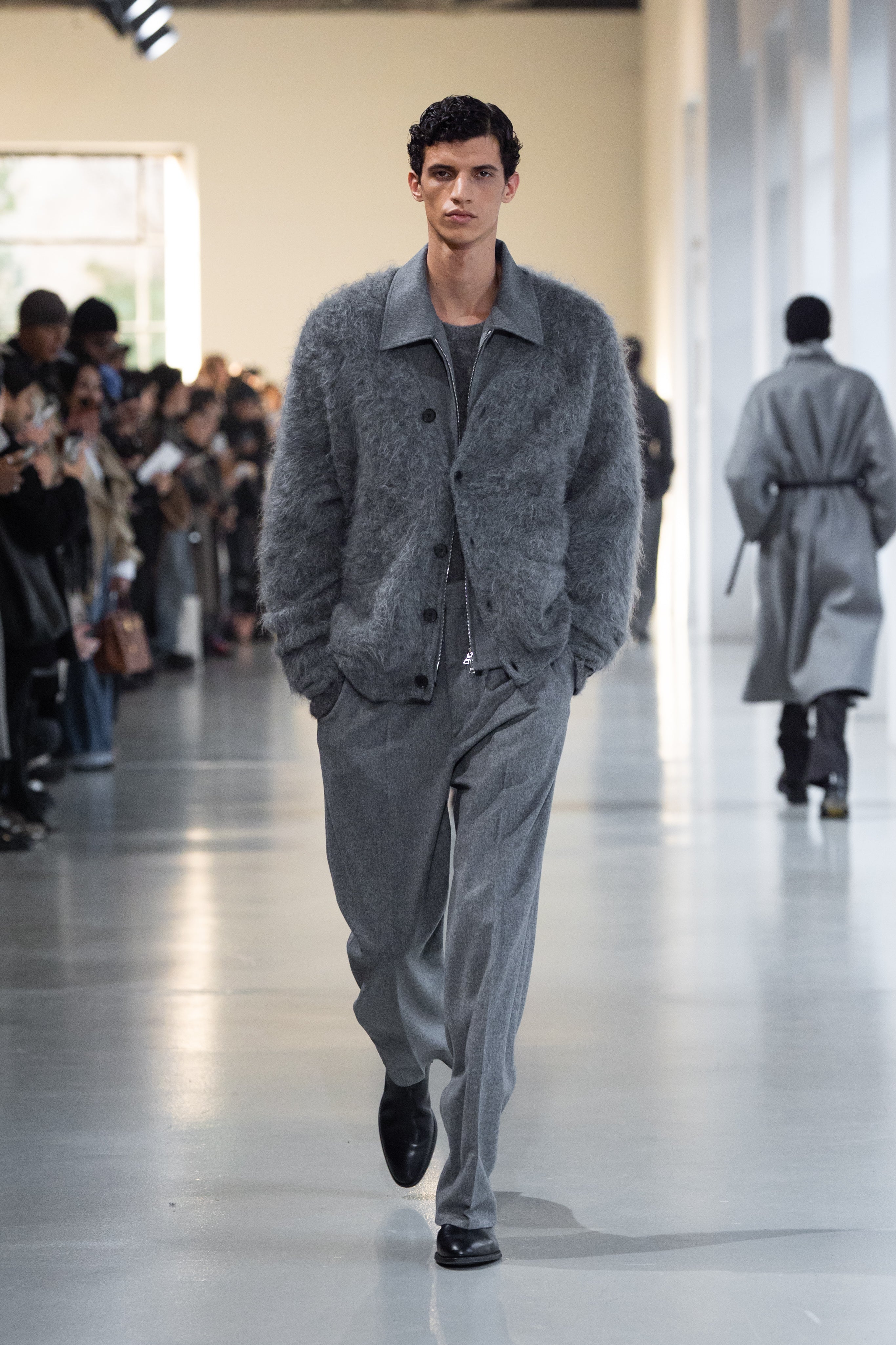 GREY W/CA BEAVER ZIP SHORT JACKET