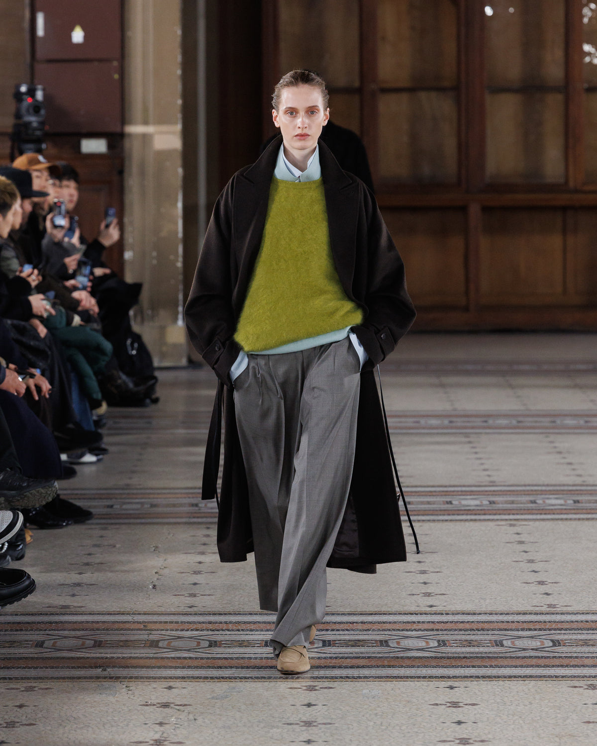 OLIVE CASHMERE SHAGGY CREW NECK LS