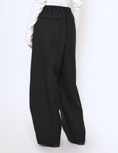 Load image into Gallery viewer, BLACK EASY WIDE TROUSERS
