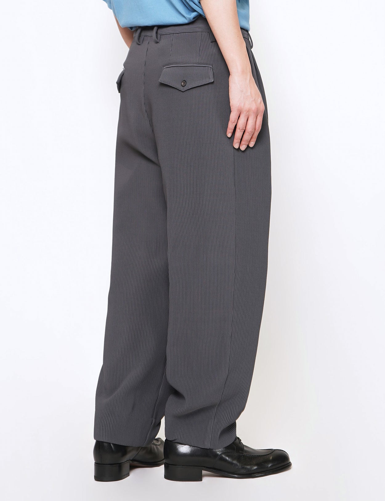 stein BLUE GREY GRADATION PLEATS TWO TUCK TROUSERS – GRAPH LAYER