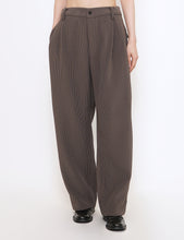 stein DARK GREIGE GRADATION PLEATS TWO TUCK TROUSERS – GRAPH LAYER