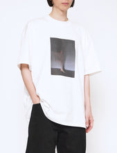 Load image into Gallery viewer, WHITE MERCERISED COTTON PRINT TEE - IMAGINE-
