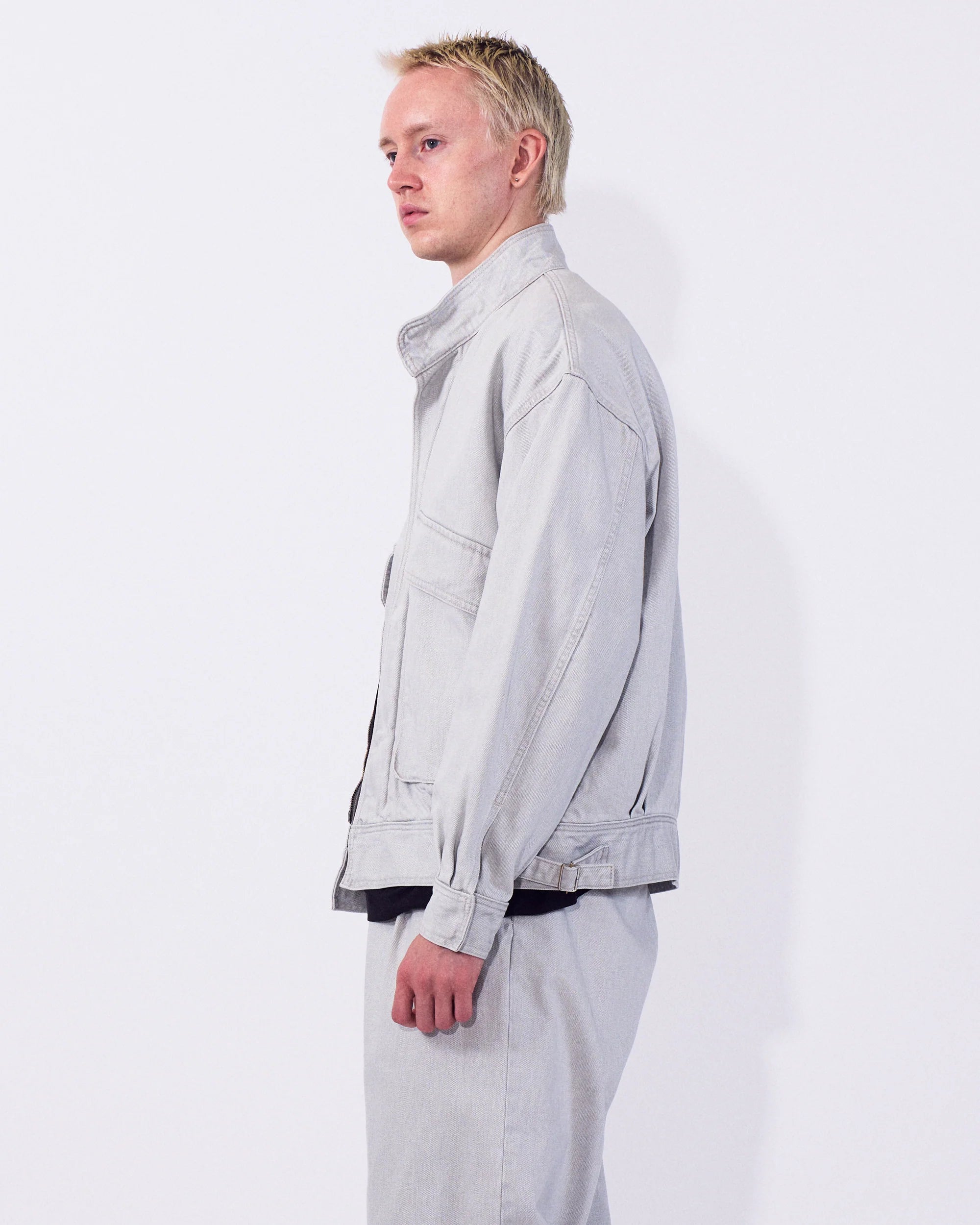 GRAYSH WHITE SURFACE DYED DENIM STAND COLLAR BLOUSON