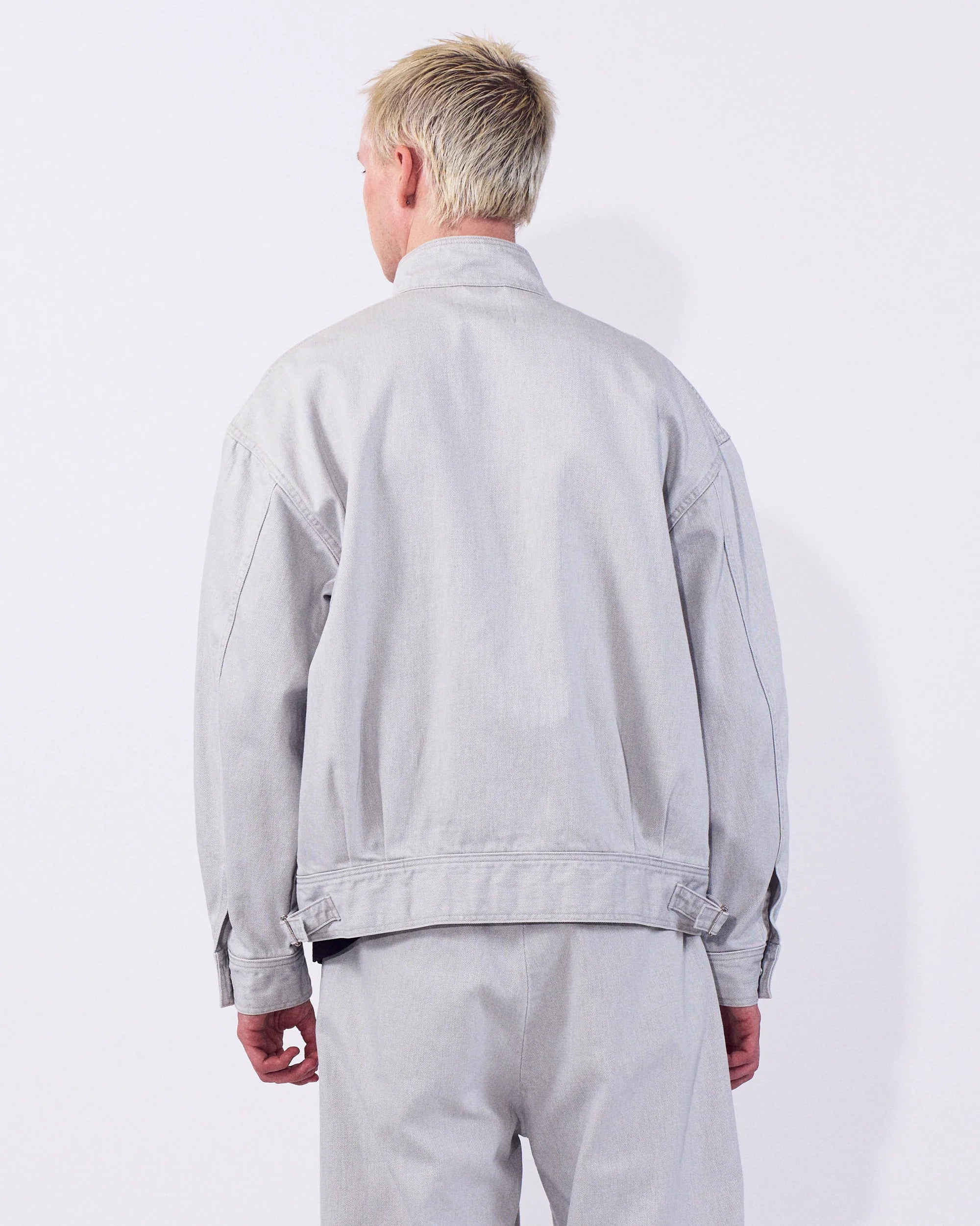 GRAYSH WHITE SURFACE DYED DENIM STAND COLLAR BLOUSON