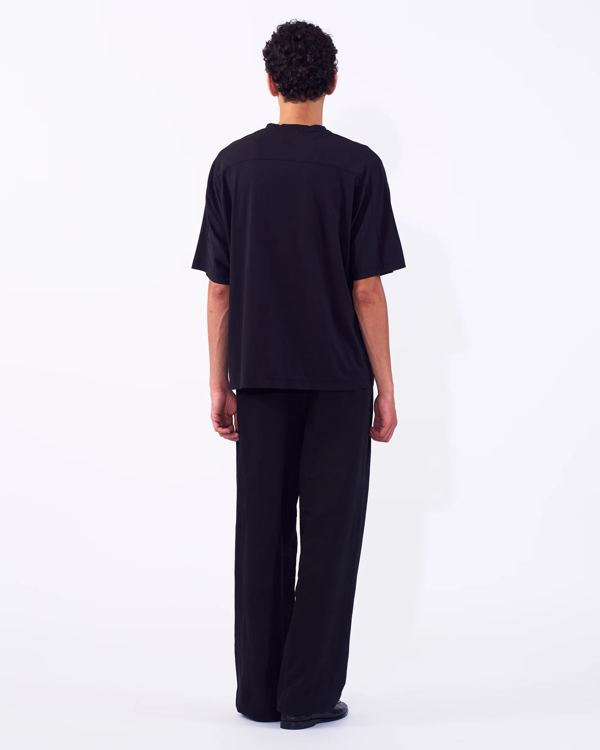 BLACK 46G SUVIN COTTON YOKE T-SHIRT