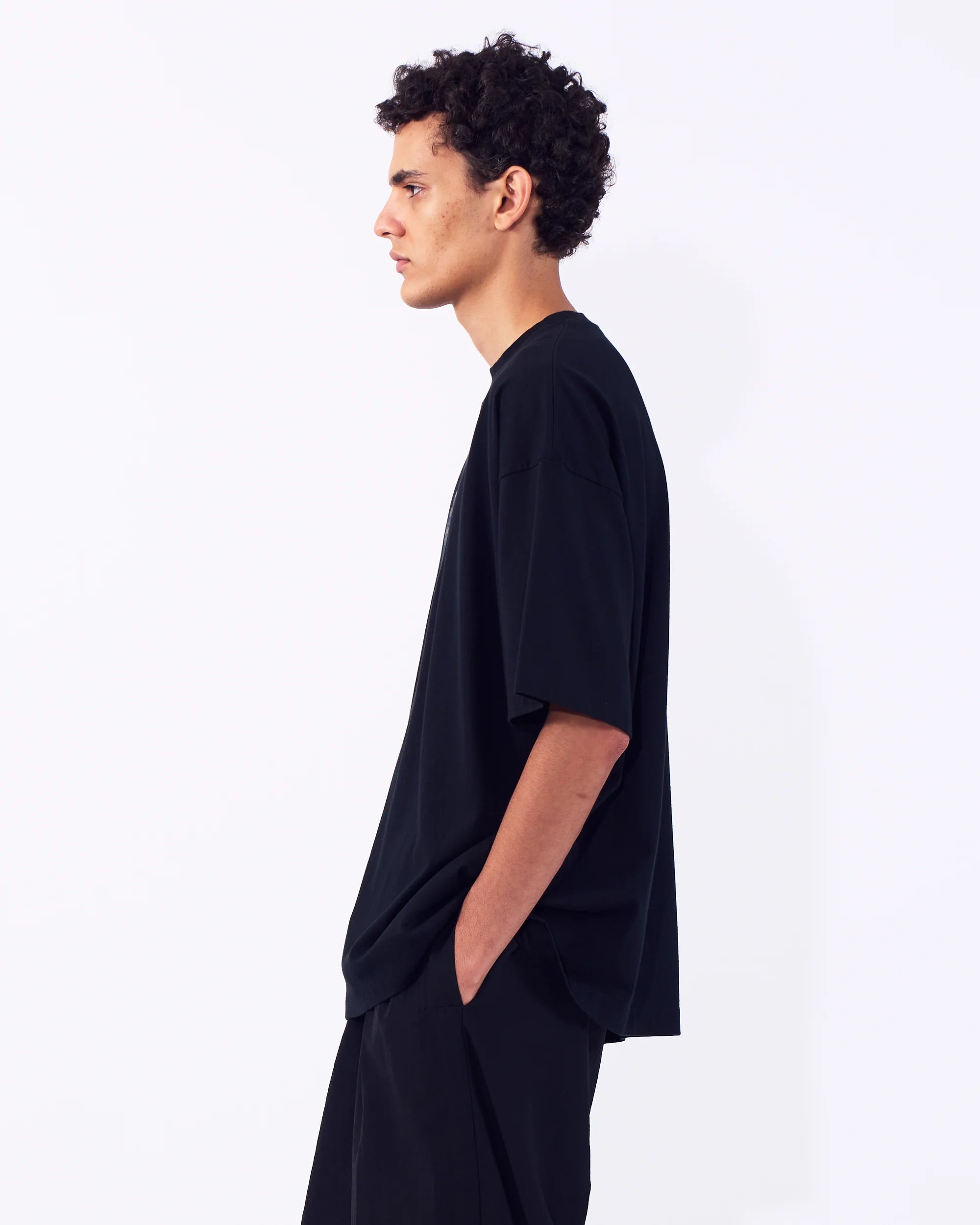 BLACK ABSTRACT EMBROIDED T-SHIRT