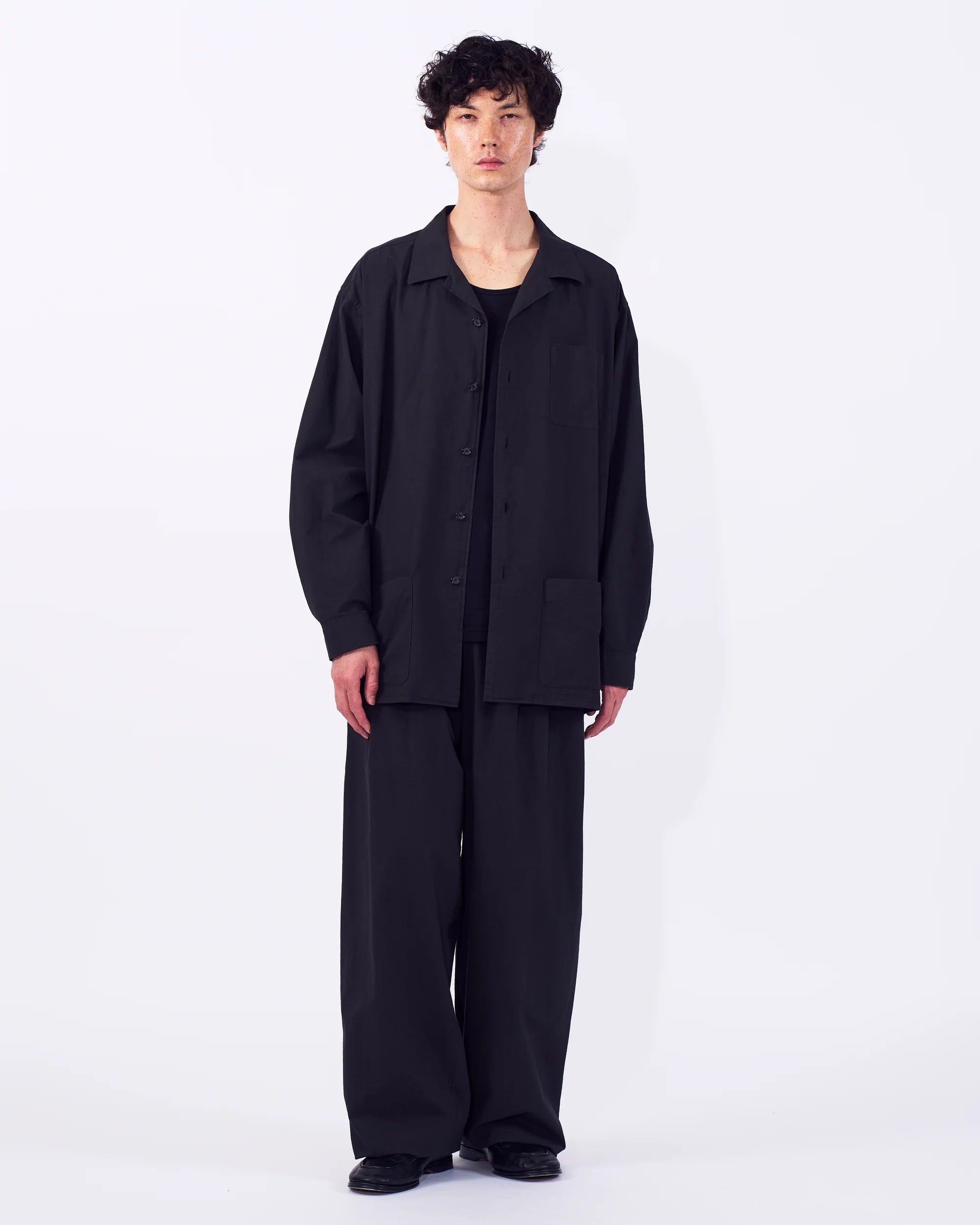 CARBON BLACK GARMENT-DYED 3PLEATED TAPERED TROUSERS