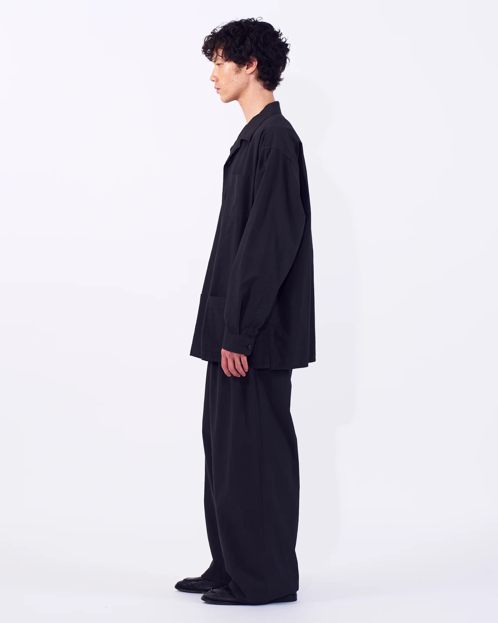 CARBON BLACK GARMENT-DYED 3PLEATED TAPERED TROUSERS