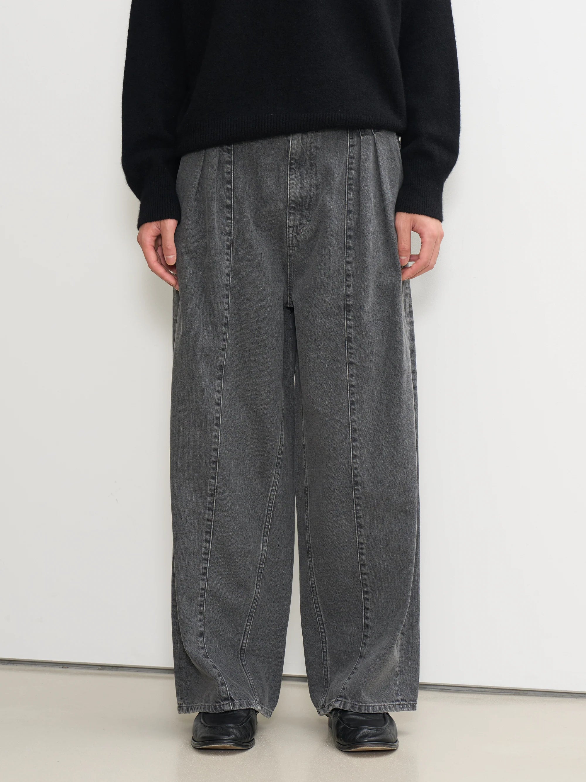 BLACK VINTAGED WASH DENIM 3PLEATED WIDE-LEG TROUSERS