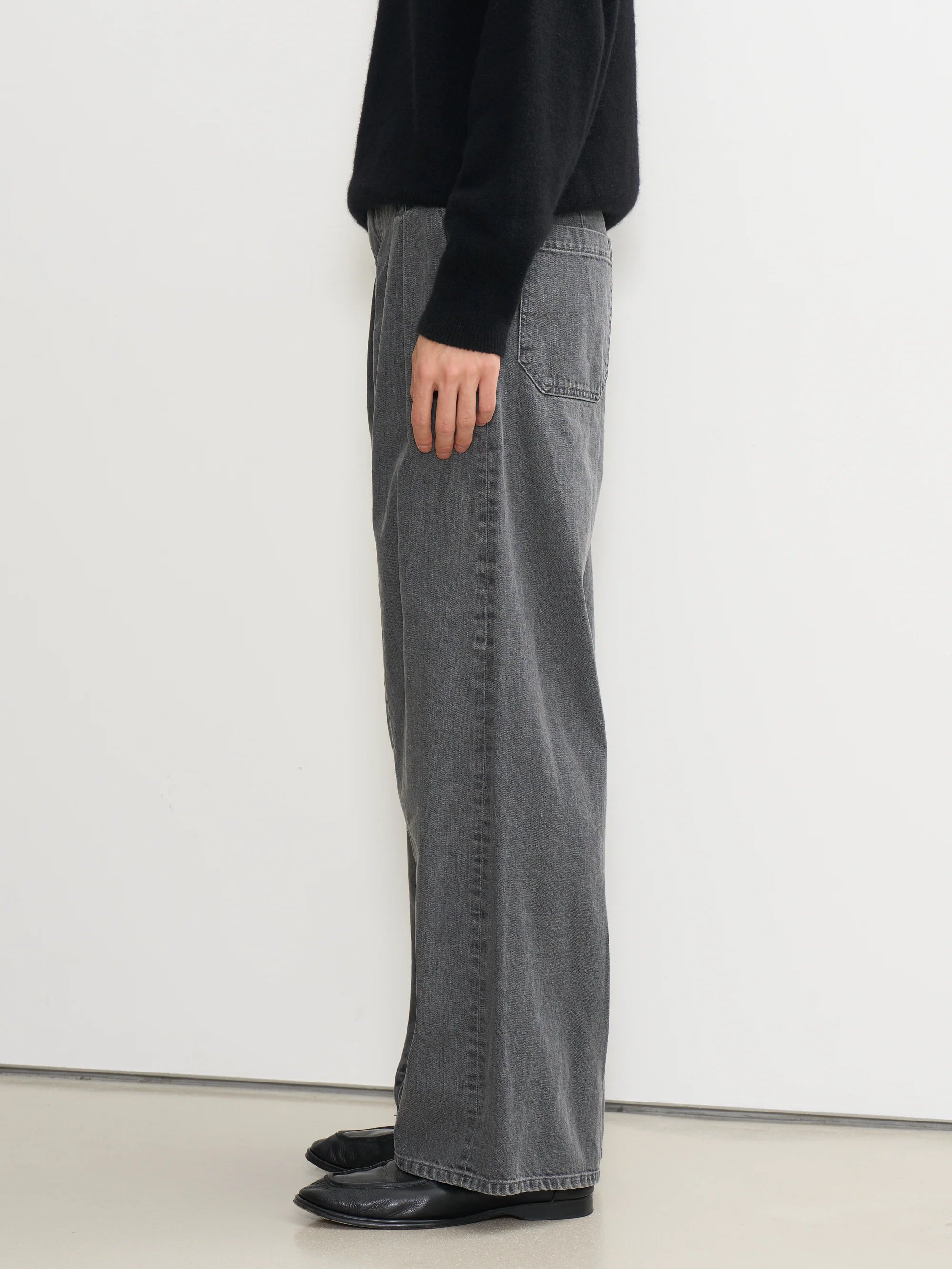 BLACK VINTAGED WASH DENIM 3PLEATED WIDE-LEG TROUSERS