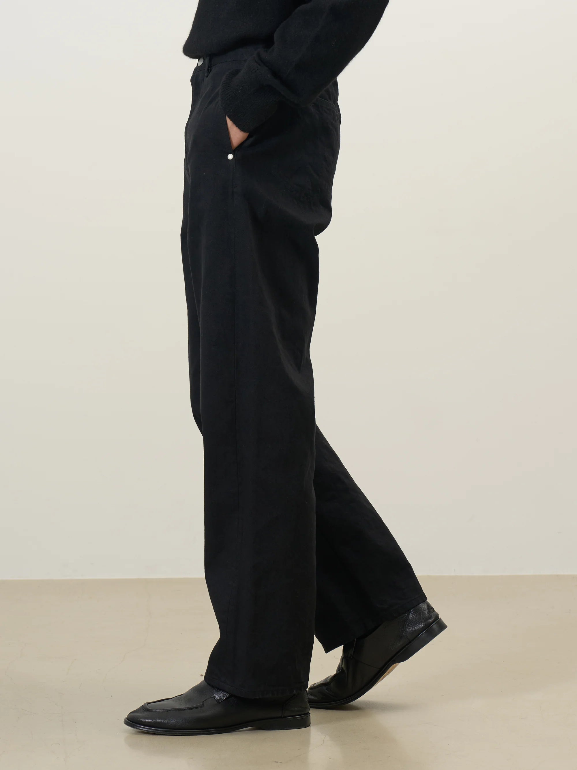 BLACK DENIM WIDE STRAIGHT PANTS