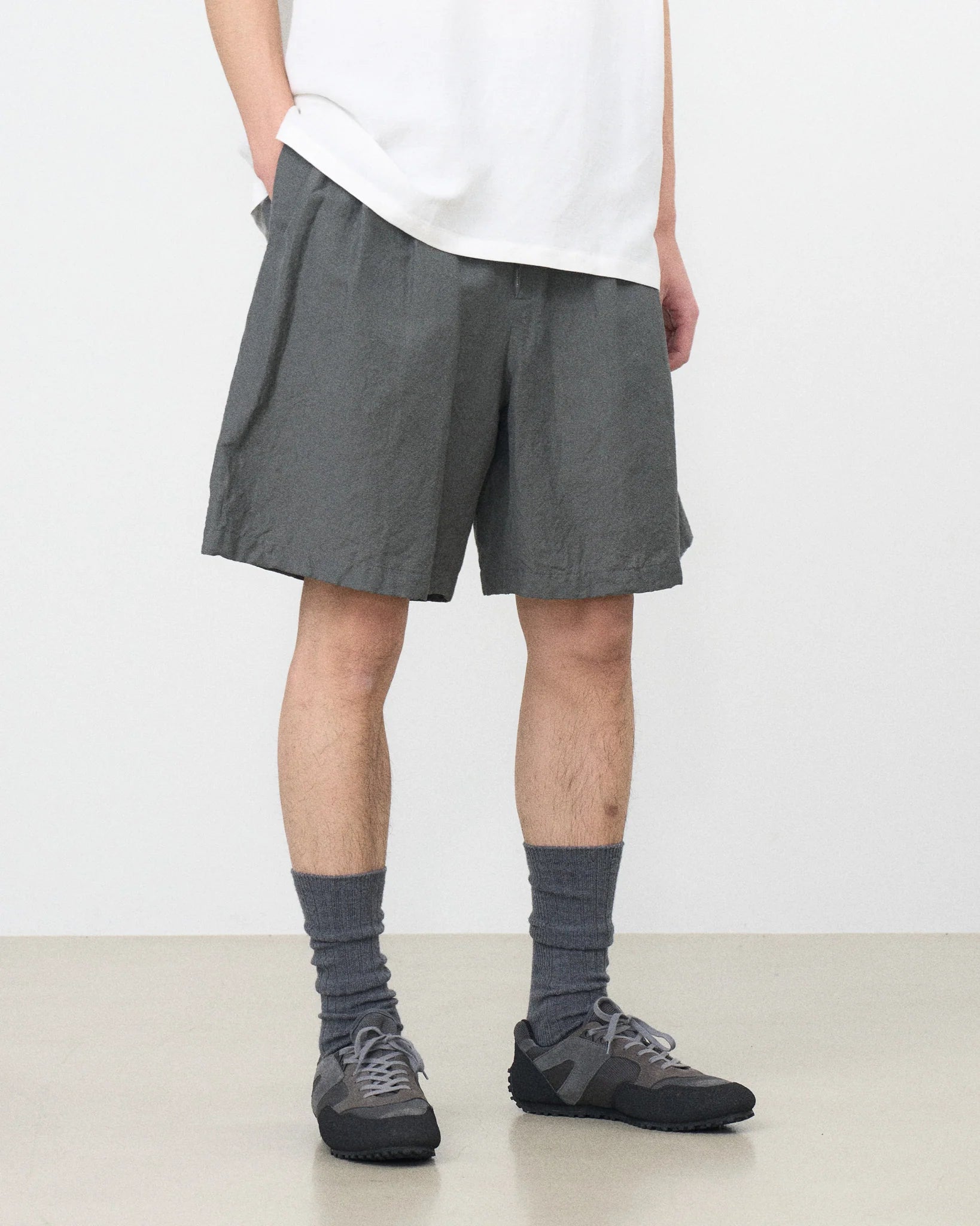 GRAY WOOL LINEN 3PLEATED SHORTS