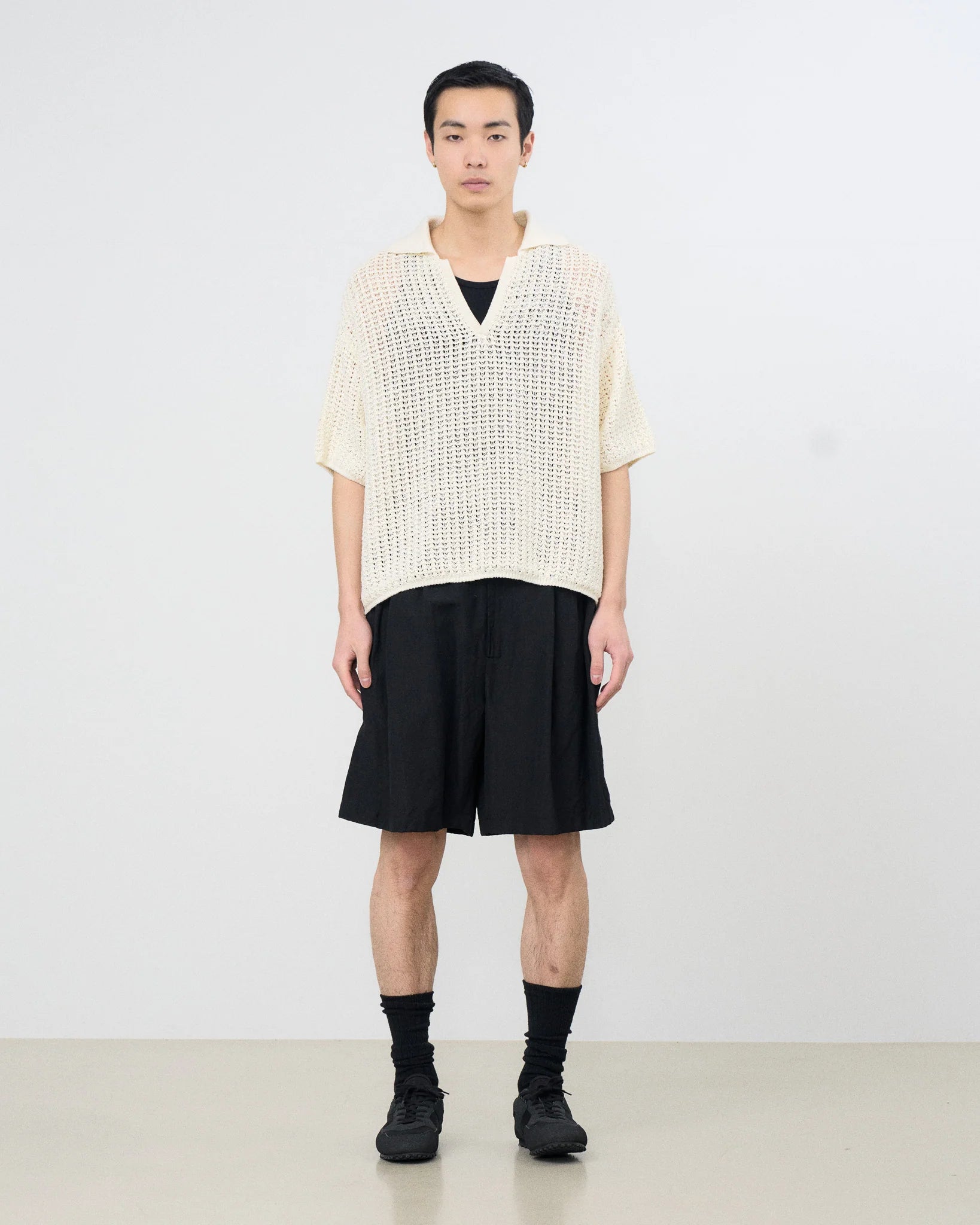 BLACK WOOL LINEN 3PLEATED SHORTS