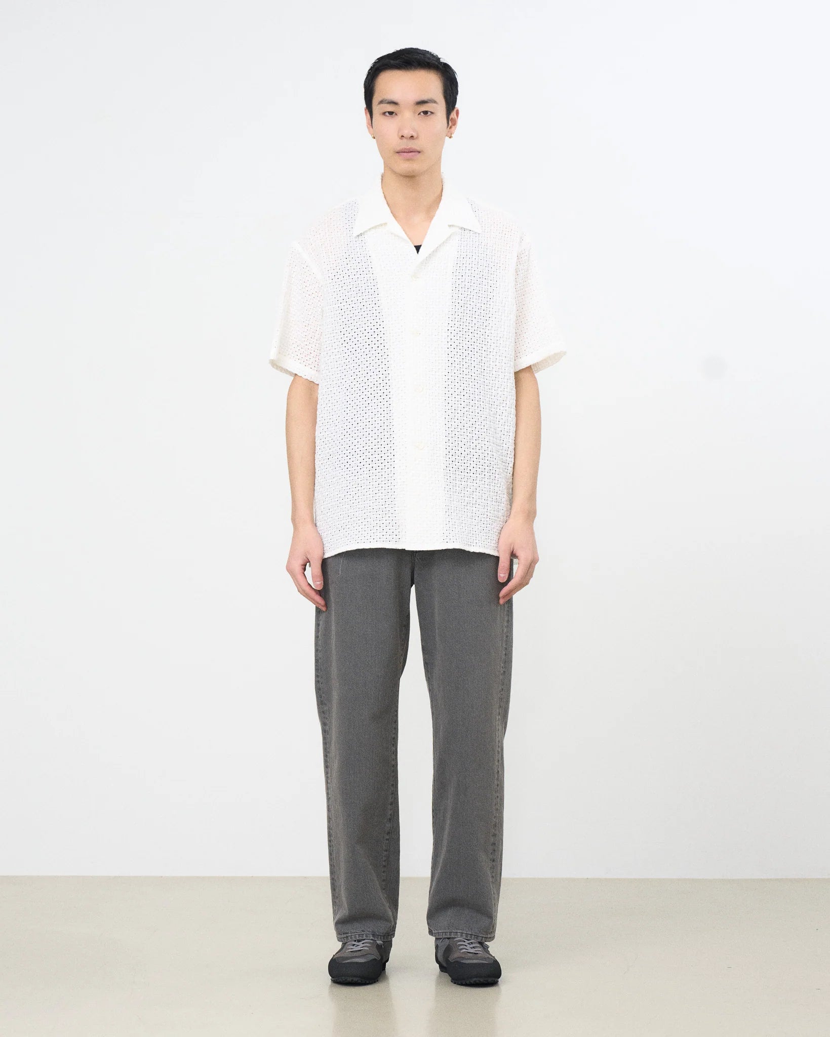 WHITE EMBROIDERY OPEN COLLAR SHIRT