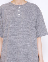 Load image into Gallery viewer, TOP GREY HENLY NECK TEE TOP
