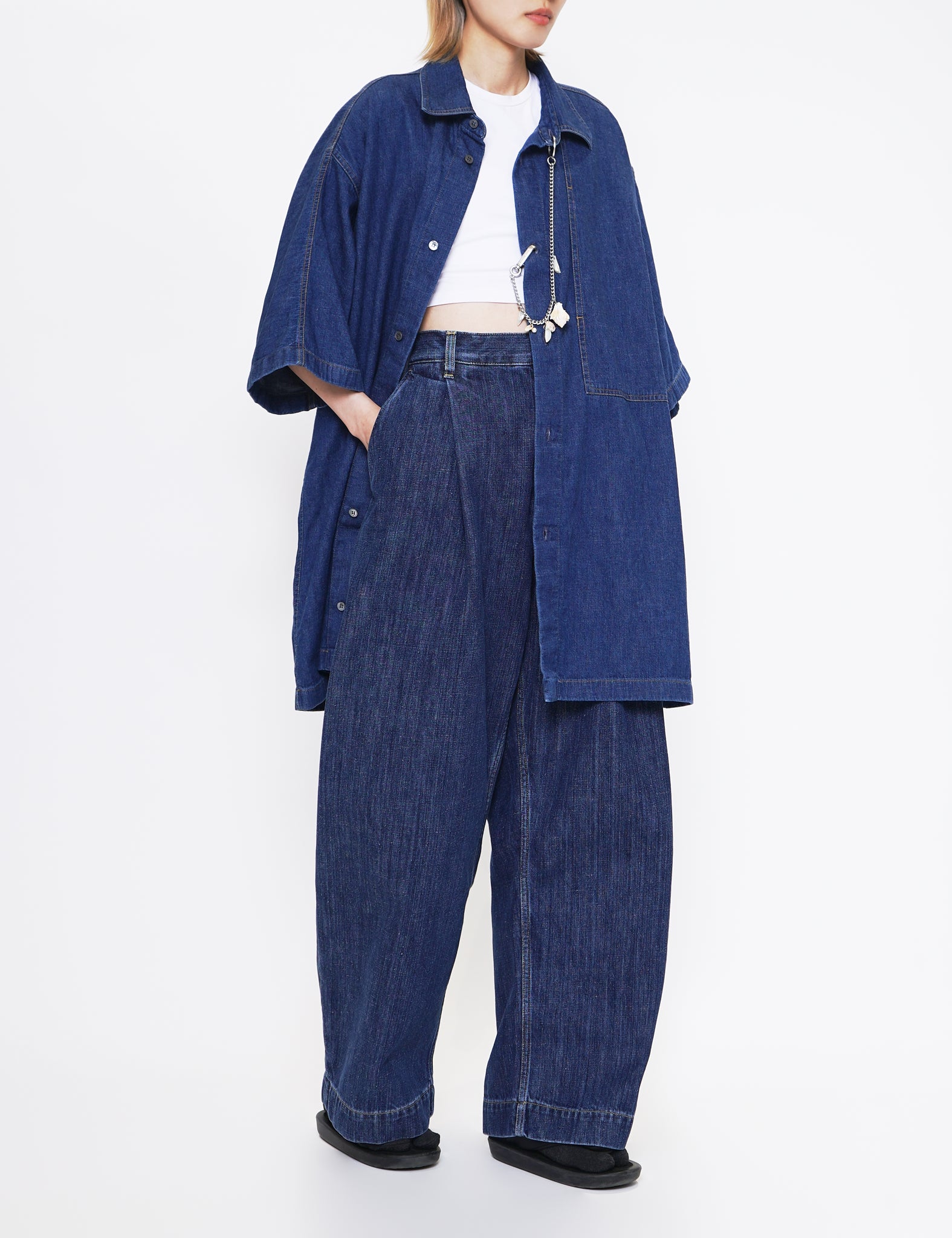 STUDIO NICHOLSON INDIGO WASHED SINGLE PLEAT DENIM PUCH PANTS