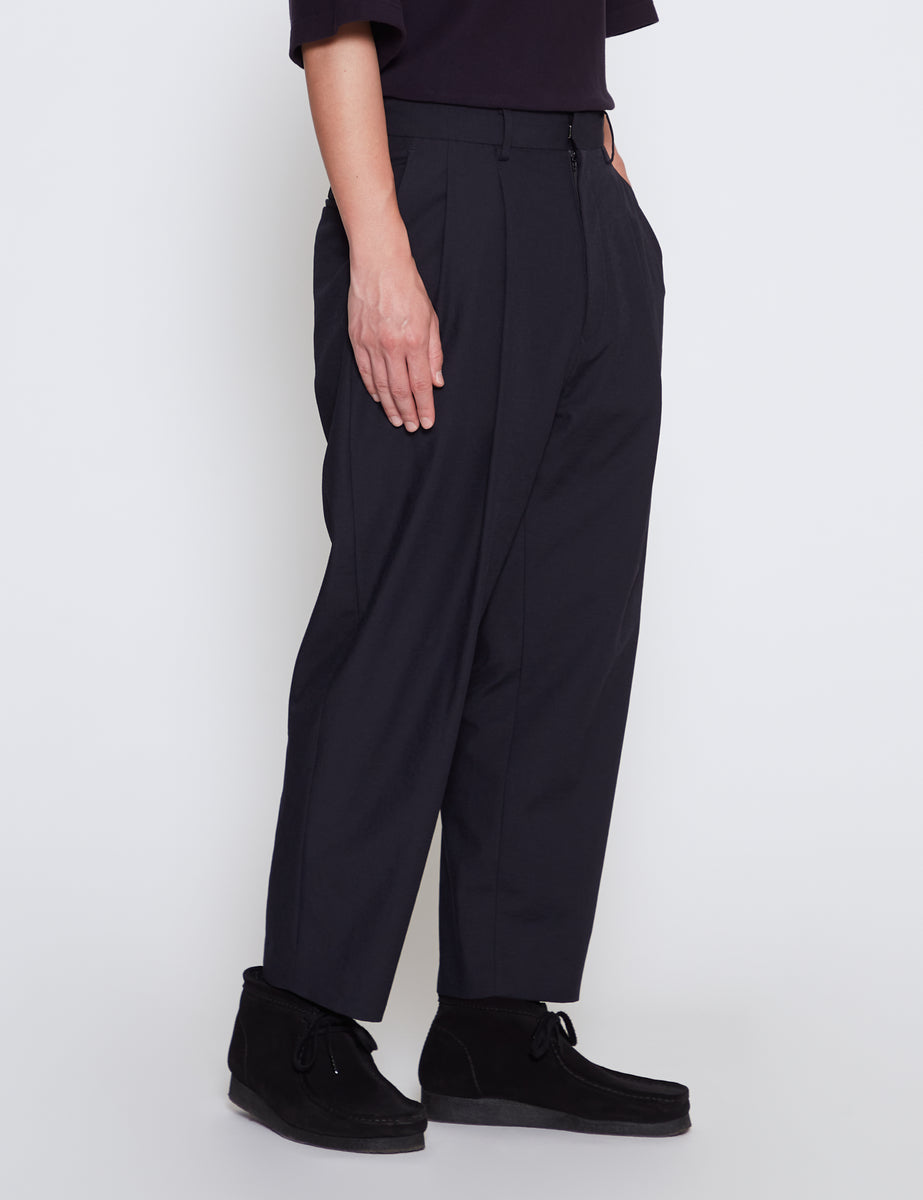 URU NAVY POLYESTER 2 TUCK PANTS – GRAPH LAYER