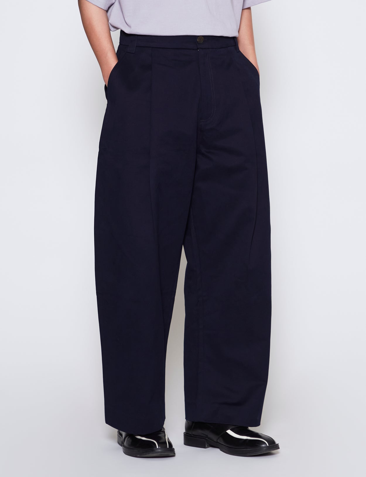 STUDIO NICHOLSON DARK NAVY SORTE VOLUME PLEAT PANTS – GRAPH LAYER