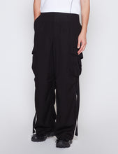 Load image into Gallery viewer, BLACK GARMENT DYE FATIGUE PANTS
