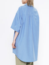 Load image into Gallery viewer, BLUE OVERSIZED SS SHIRT
