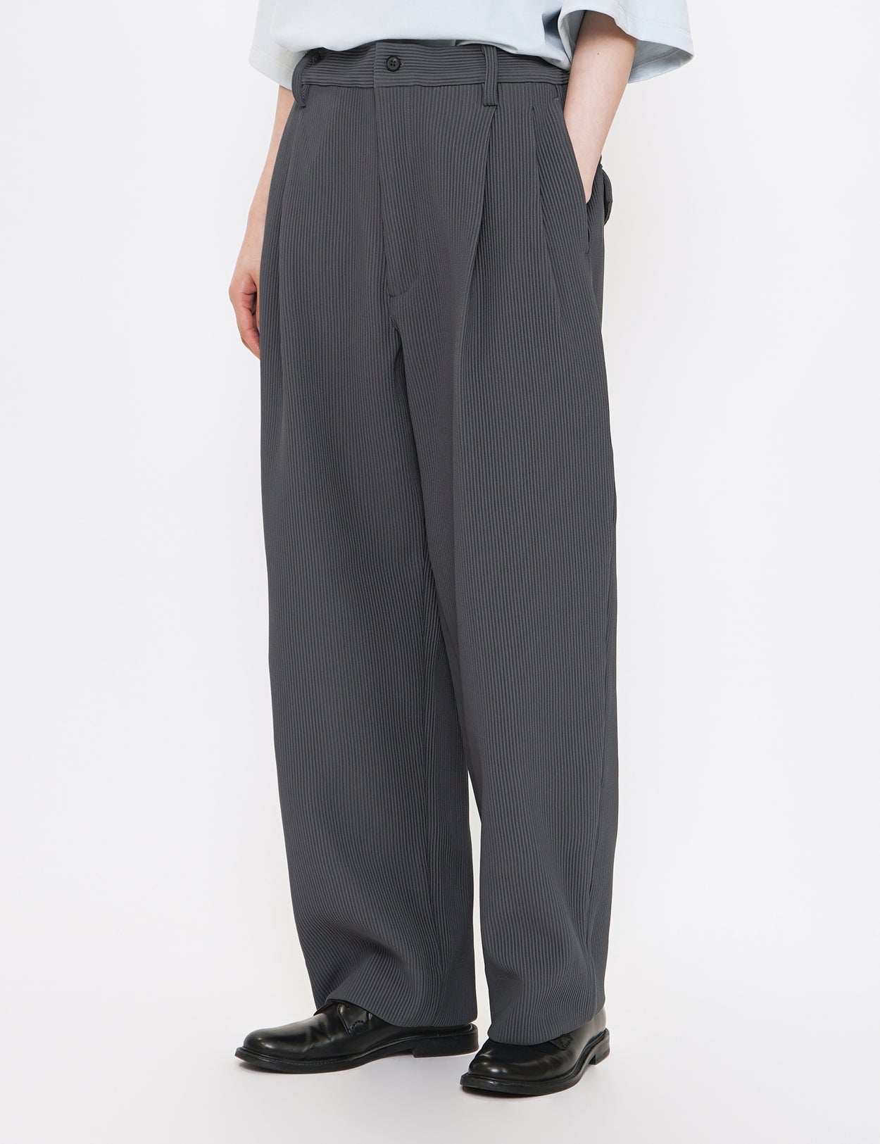 N. GREY GRADATION PLEATS TWO TUCK TROUSERS